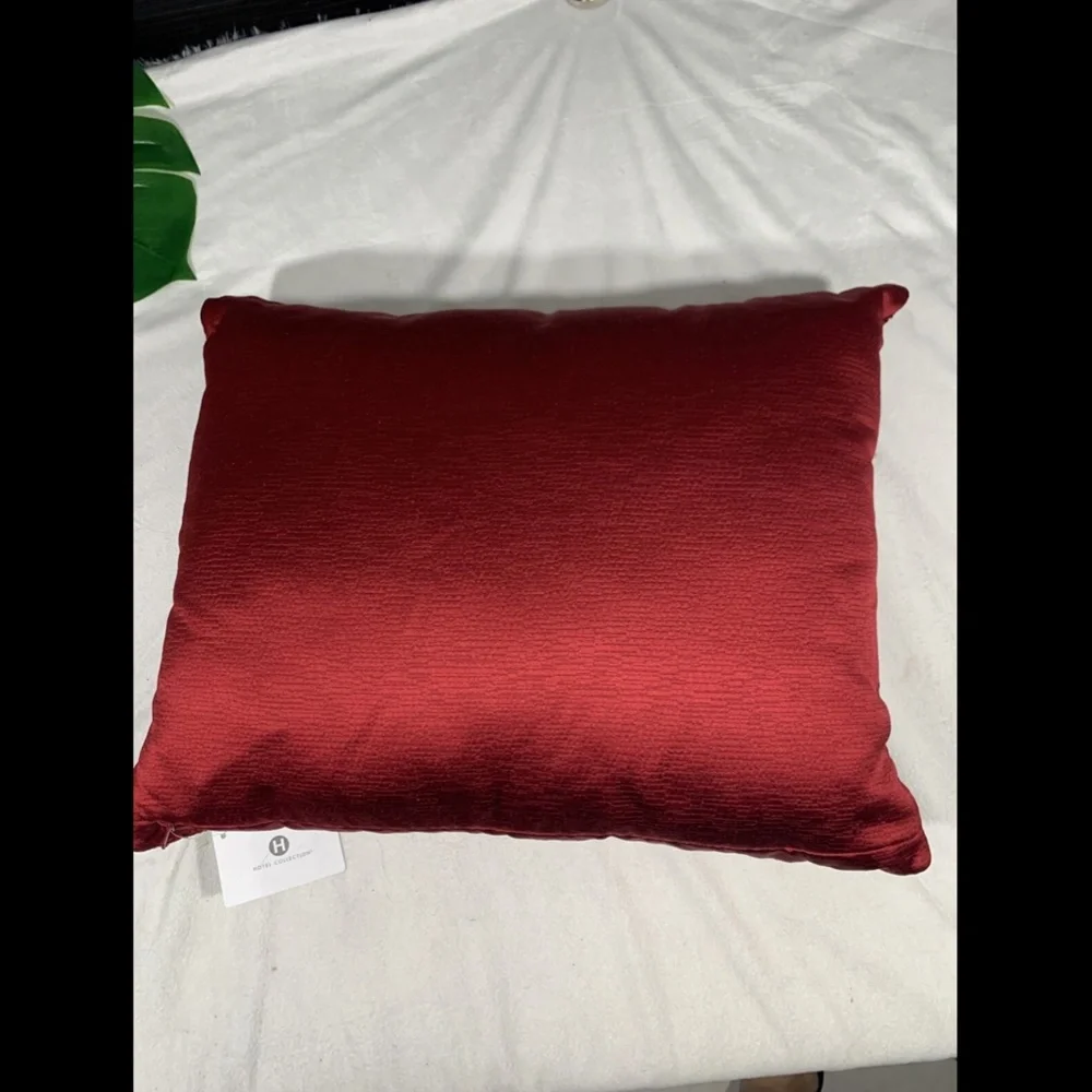 NWT Hotel Collection Red Luxe Border 16